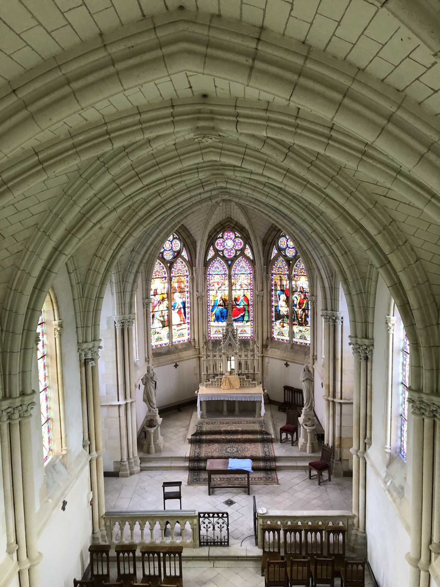 Interieur de la chapelle de la commune de Laverdines