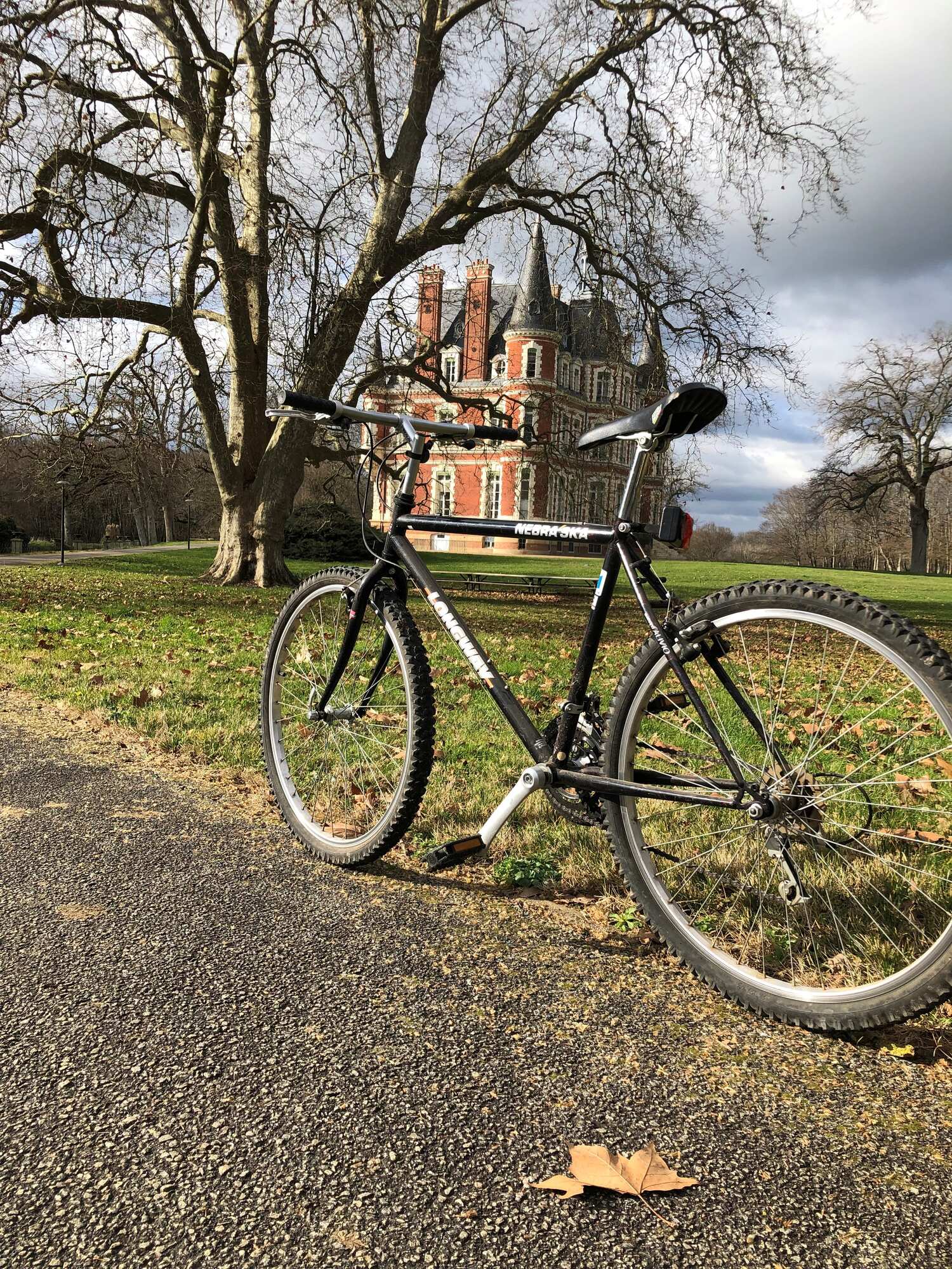 Velo dans le parc du chateau Laverdines