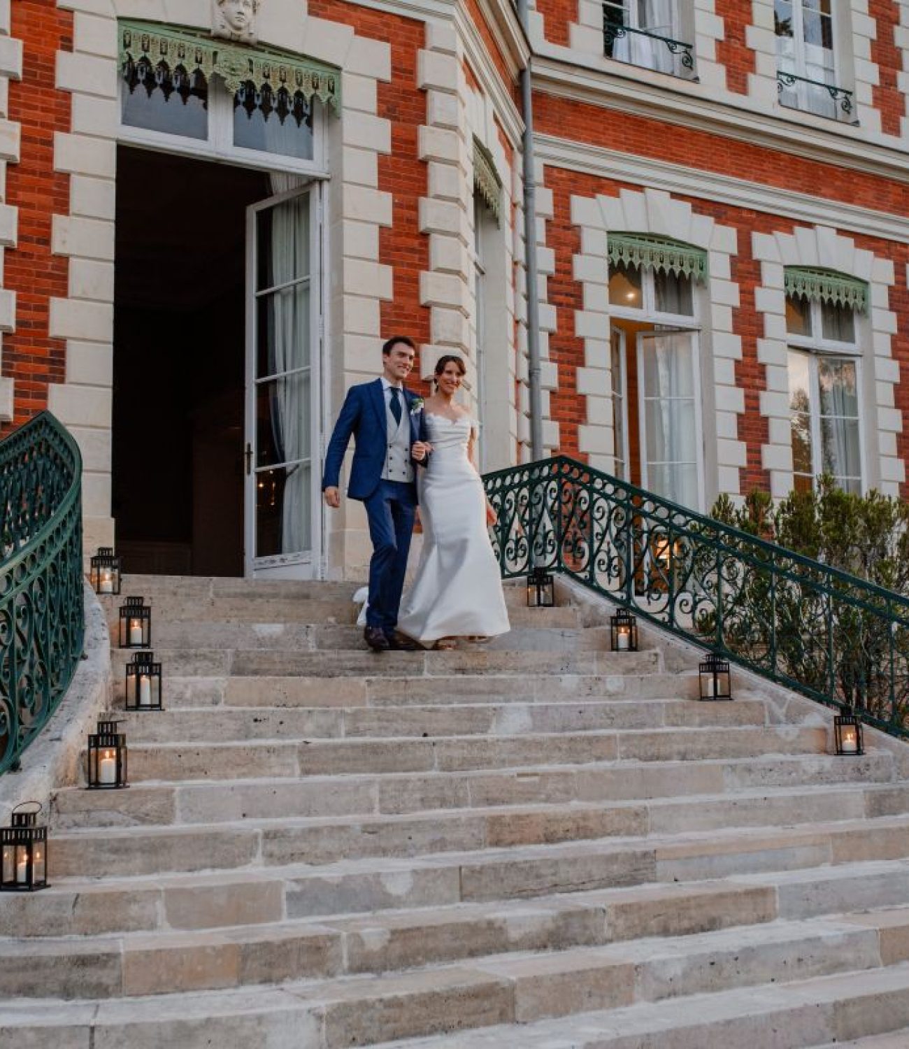 Couple-Mariage-escalier-Chateau-Laverdines