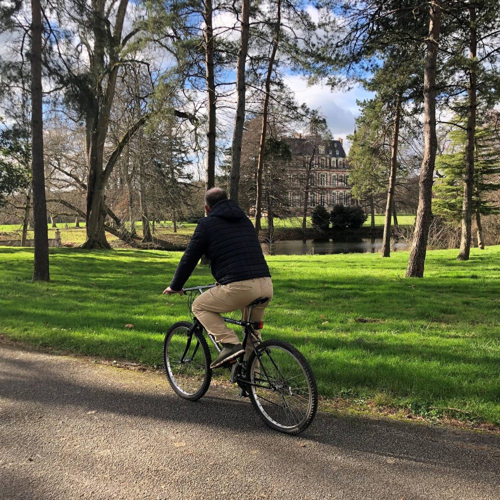 Balade en velo dans le parc du chateau Laverdines